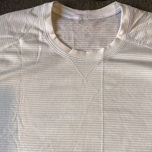Lululemon men’s white metal vent